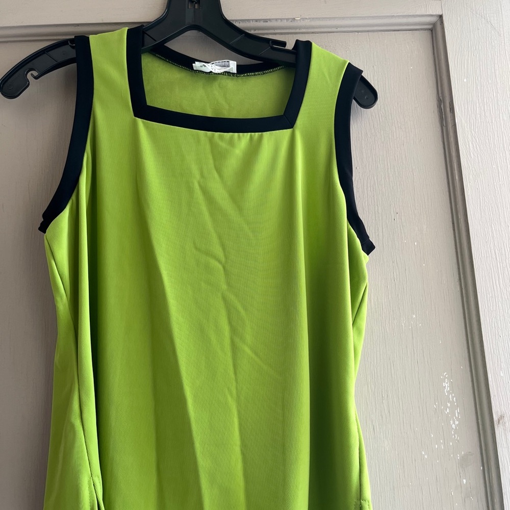 SELLING I.N STUDIO WOMEN BLOUSE SIZE PL COLOR GREEN and BLACK SLEEVELESS USED